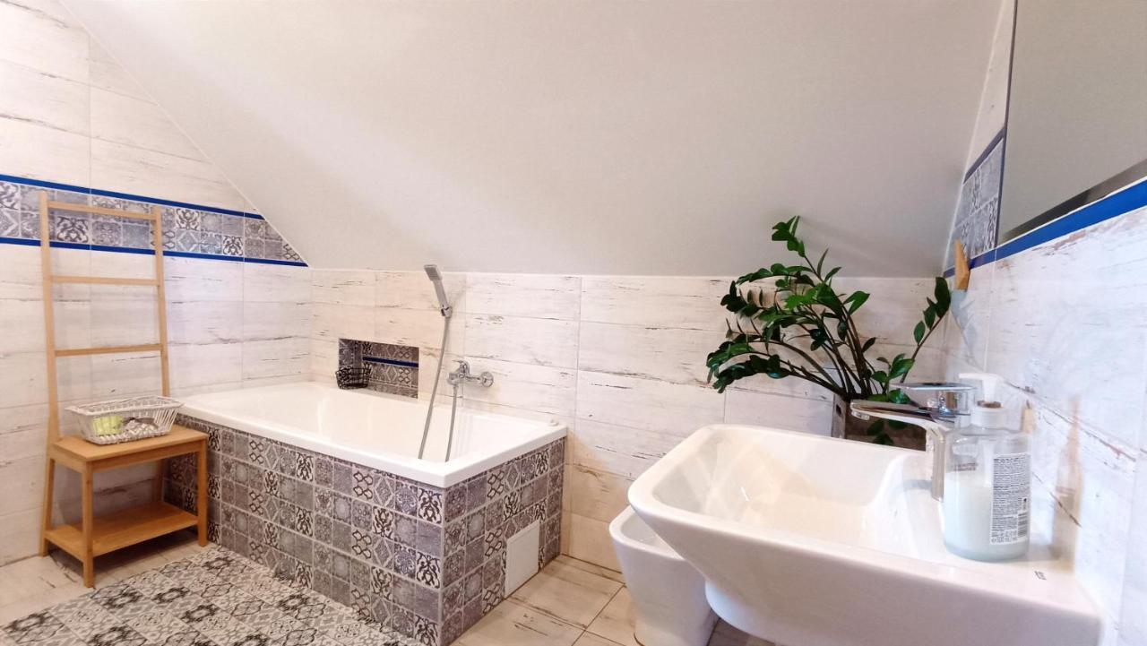 Maison d'hôtes Zacisze Drwala à Lutowiska Extérieur photo